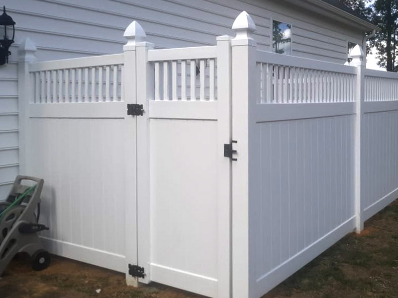 Lancaster County PA residential vinyl fence